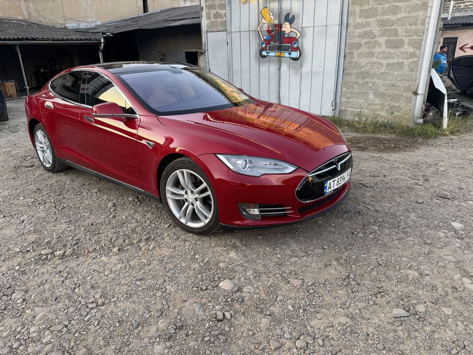 Оренда авто tesla S 90 кіловат 450 + км