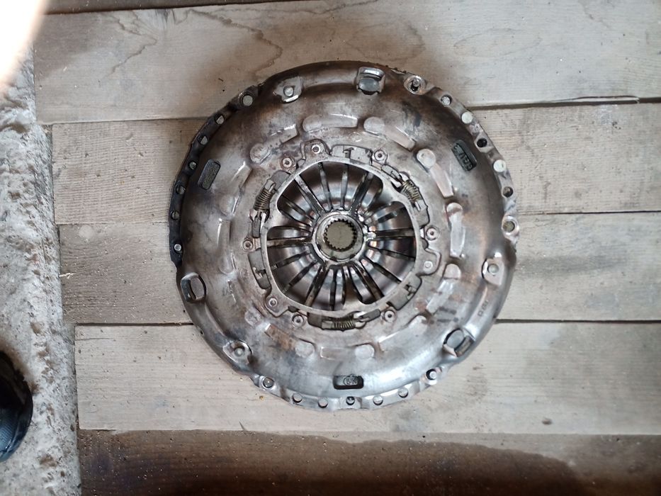 Продам хорошую корзину на форд Мондео мк3 2.0дизель