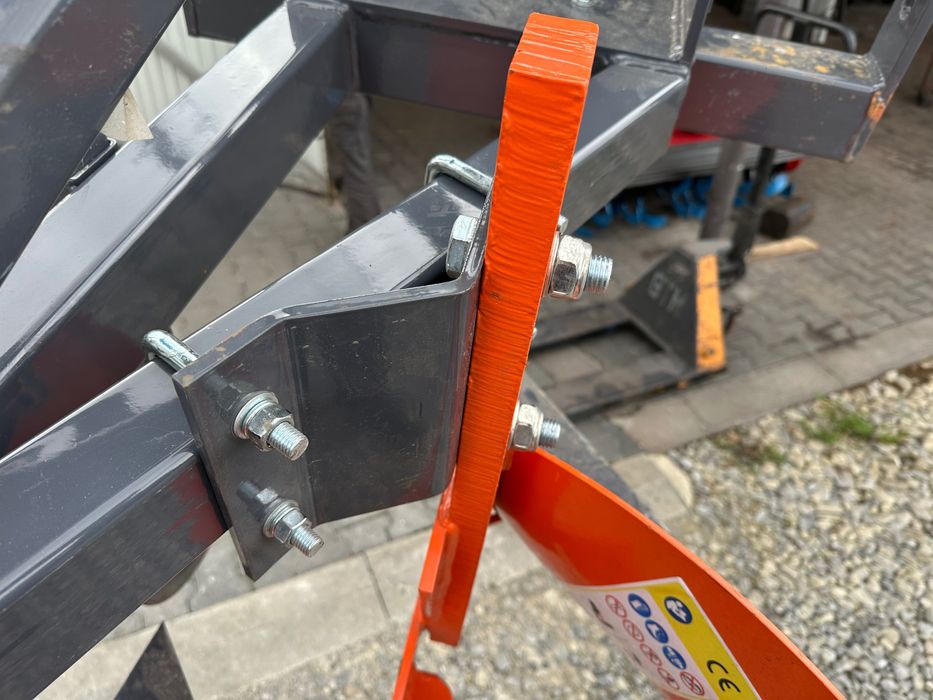 Плуг двох корпусний