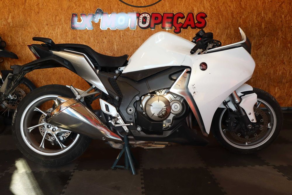 Honda VFR 1200F ano 2012 para peças.