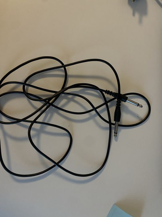 Кабелі Cort і перехідник