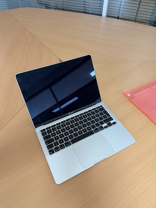Macbook air m1 como novo - 21 ciclos - bateria 100% / 8gb ram