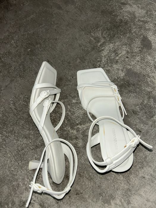 Sandálias em bom estado