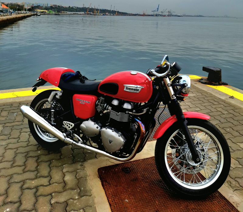 Triumph Thruxton  900