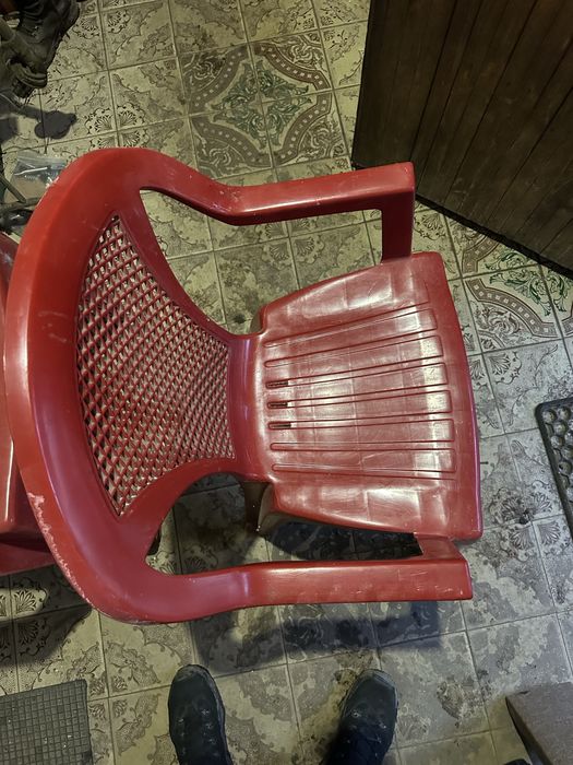 Стульці садові пластикові