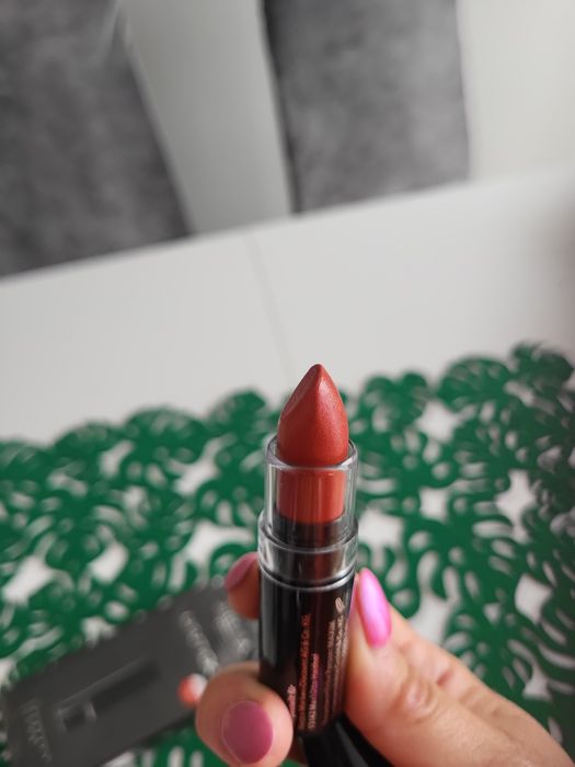 Pomadka kolor klasyczny czerwony