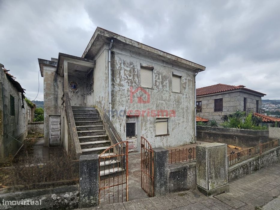 Moradia T3 para Restauro Total – Vila das Aves, Santo Tirso