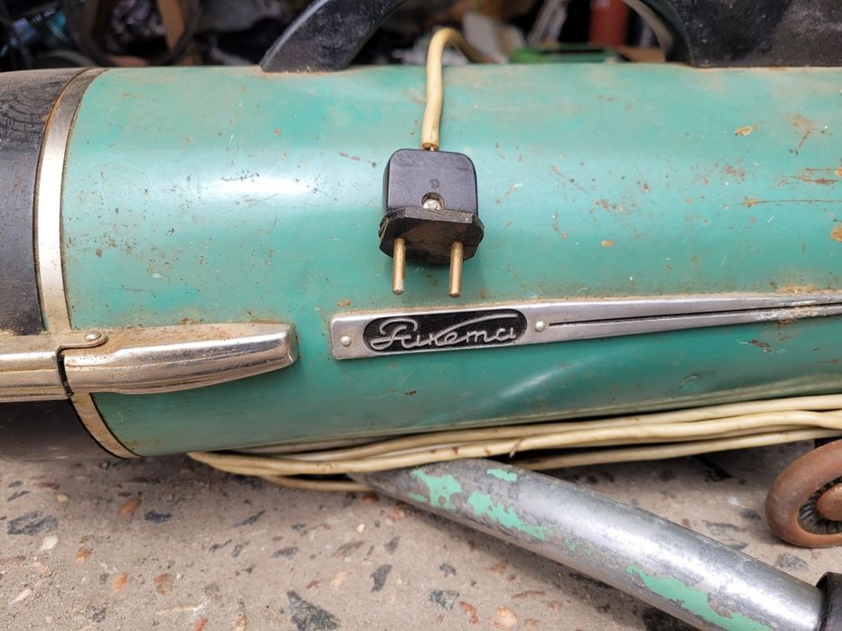 Продам пылесосы  , советского производства