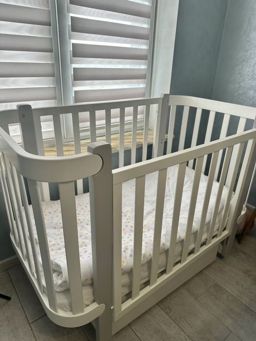 Ліжечко для дітей - маятник з додотковою шуфлядою