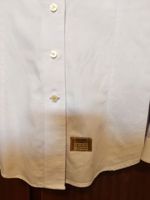 Camisa feminina da Sacoor rosa e branca