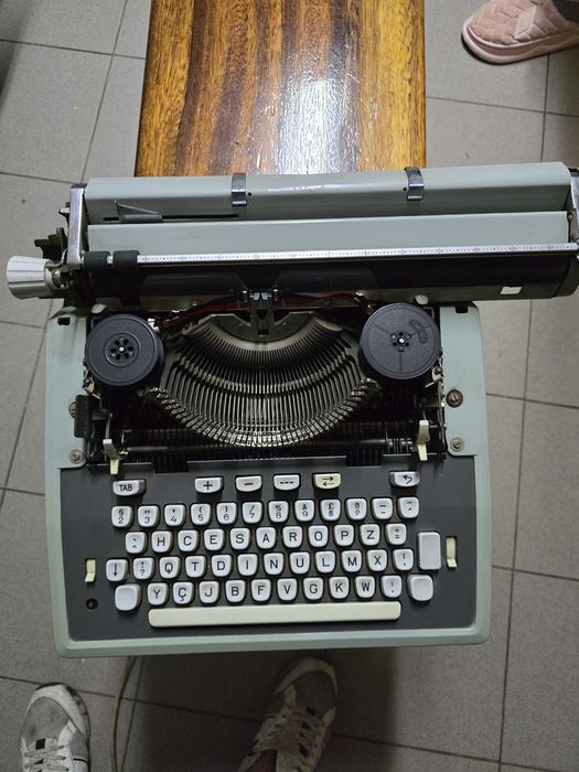 Máquina antiga escrever - HERMES 10