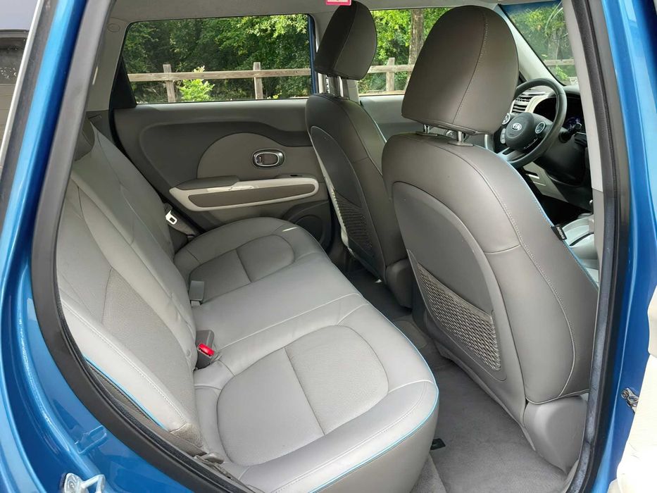 Kia Soul EV      2021