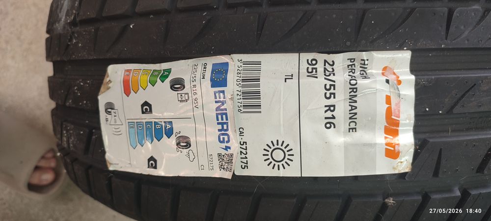 Pneu novo 225/55-16