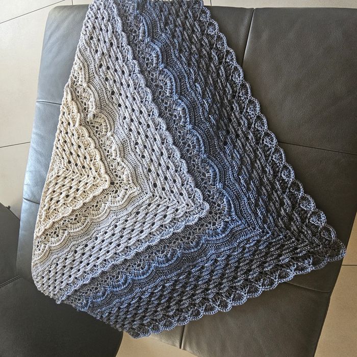 Chusta robiona ręcznie na szydełku rękodzieło Handmade