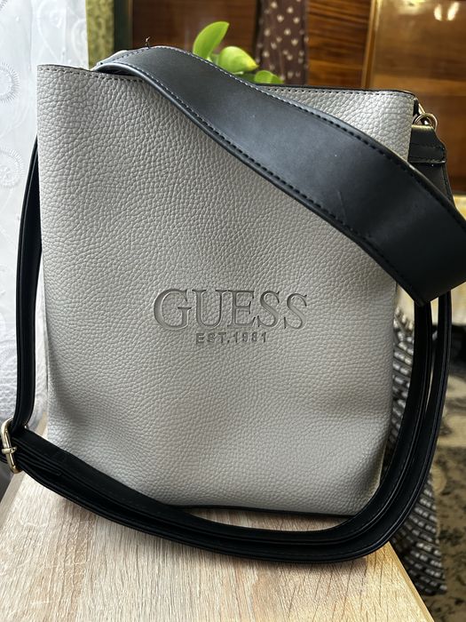 Жіноча сумка Guess