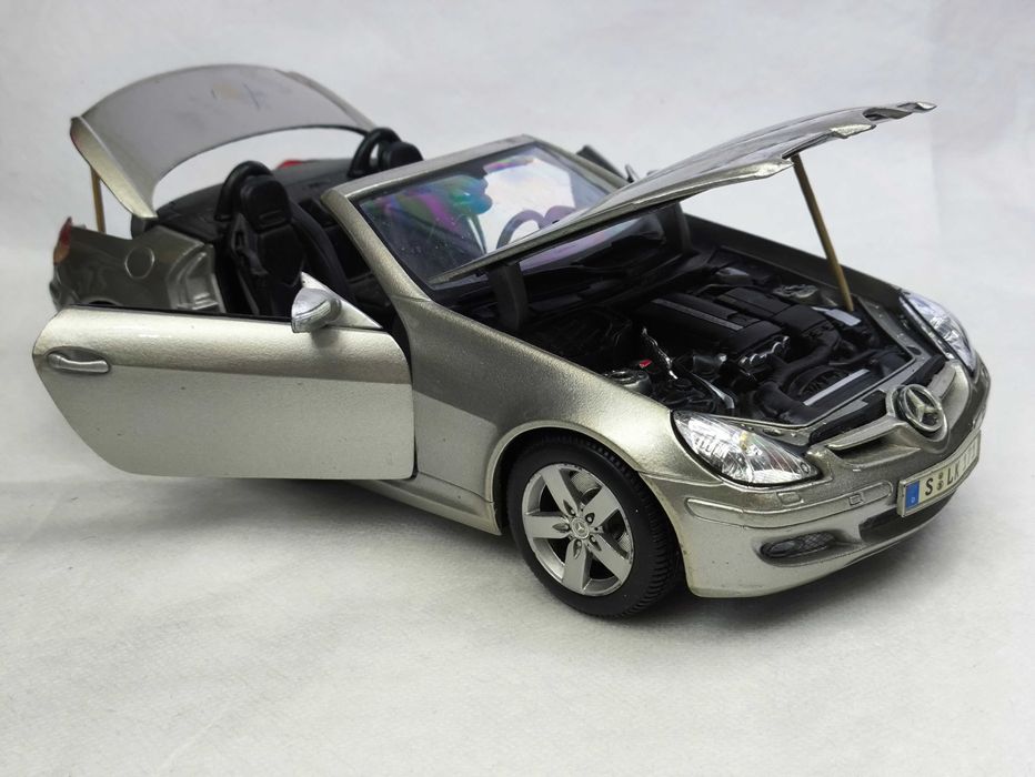 Модель Mercedes-Benz SLK 1/18 Maisto Thailand