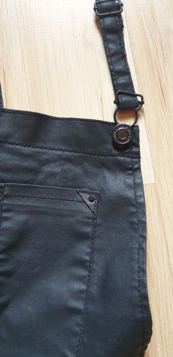 Spodnie ogrodniczki woskowane roz.42 Stradivarius nowe czarne