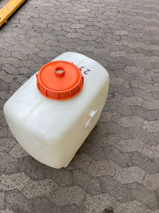 Lote de bidões de plástico