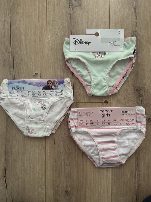 Zestaw nowych ubranek dla dziewczynki