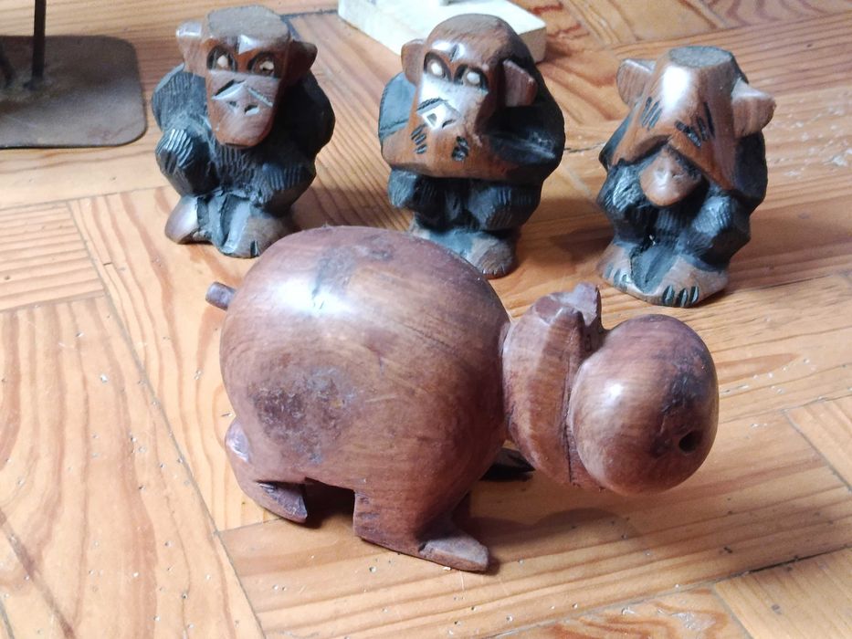 Esculturas estatuetas figuras diversos animais madeira ceramica metal macacos sabios suportes livros