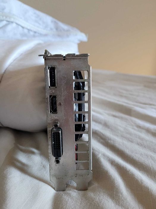 Placa gráfica GALAX NVIDIA GeForce GTX 1050 Ti OC 4GB GDDR5 usada