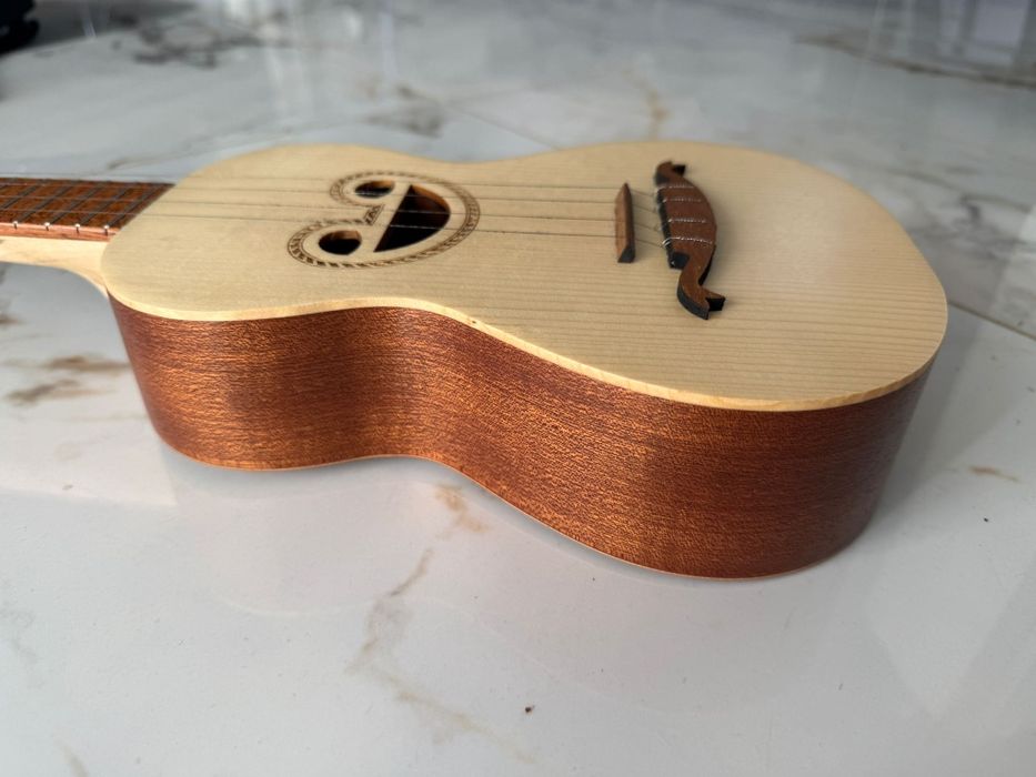 Cavaquinho de Madeira