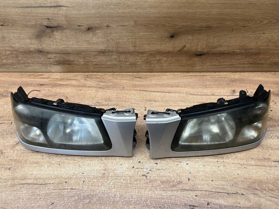 Lampa/reflektor przedni lewy prawy Subaru Forester II