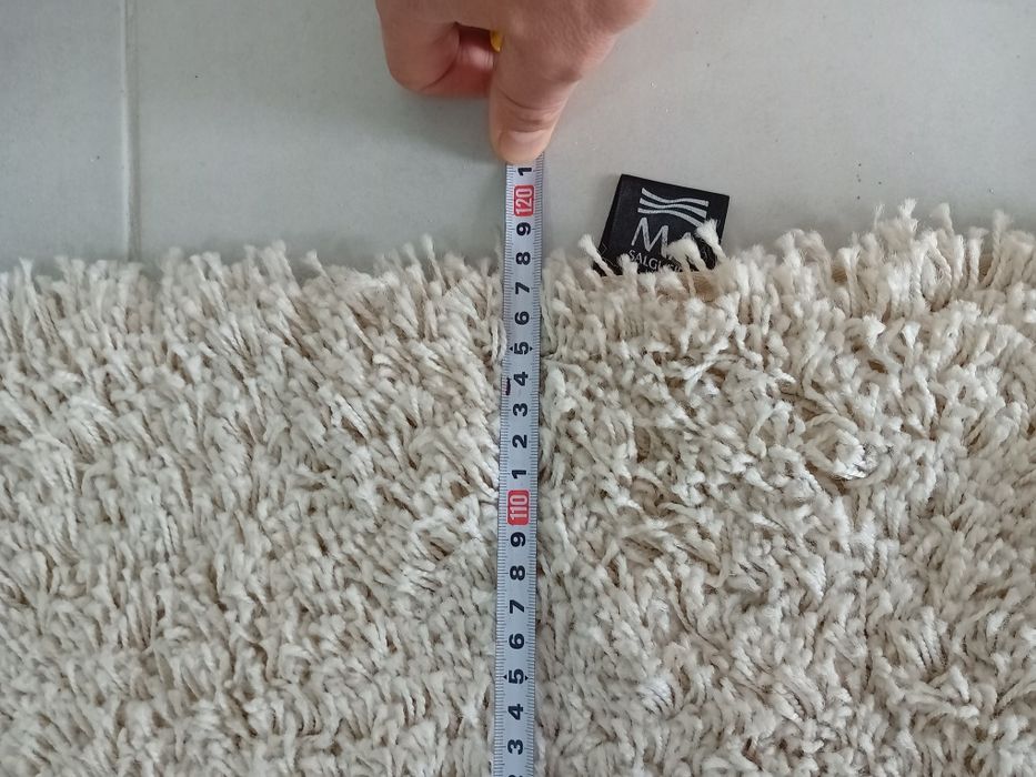 Tapete bege pêlo alto