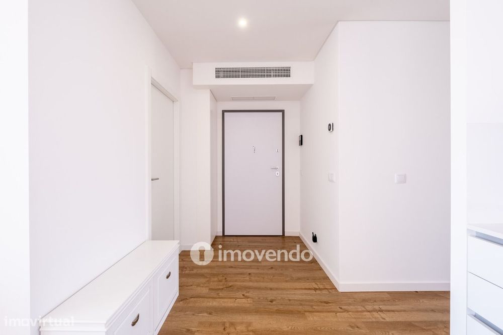 Apartamento T1+1, semi-novo, em Coimbra