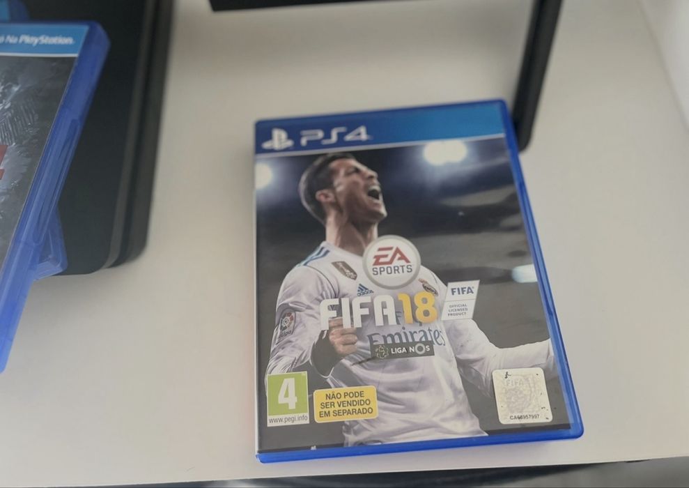 PlayStation 4 em perfeito estado de 1tb