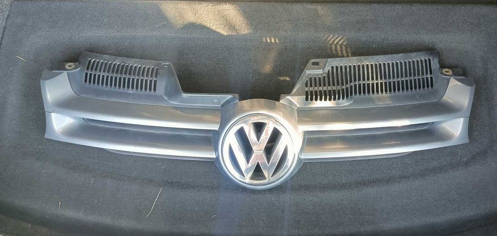 Golf 5 atrapa chłodnicy plus brewki
