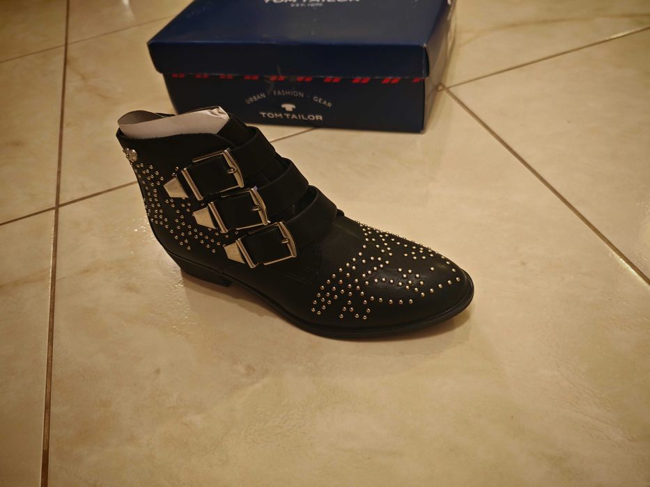 Ozdobne botki kowbojki ćwieki