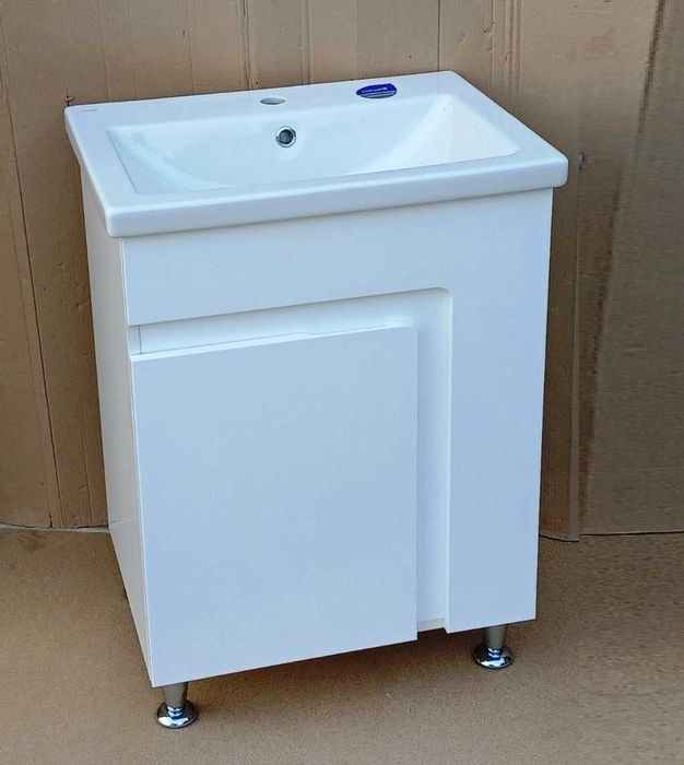 Новый комплект в ванну: раковина KOLO и оригинальная тумба 60 см.