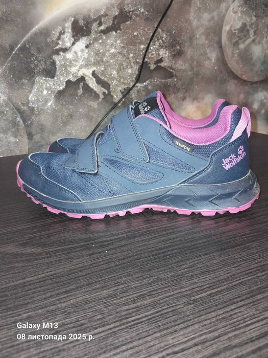 Продам кросівки Jack Wolfskin