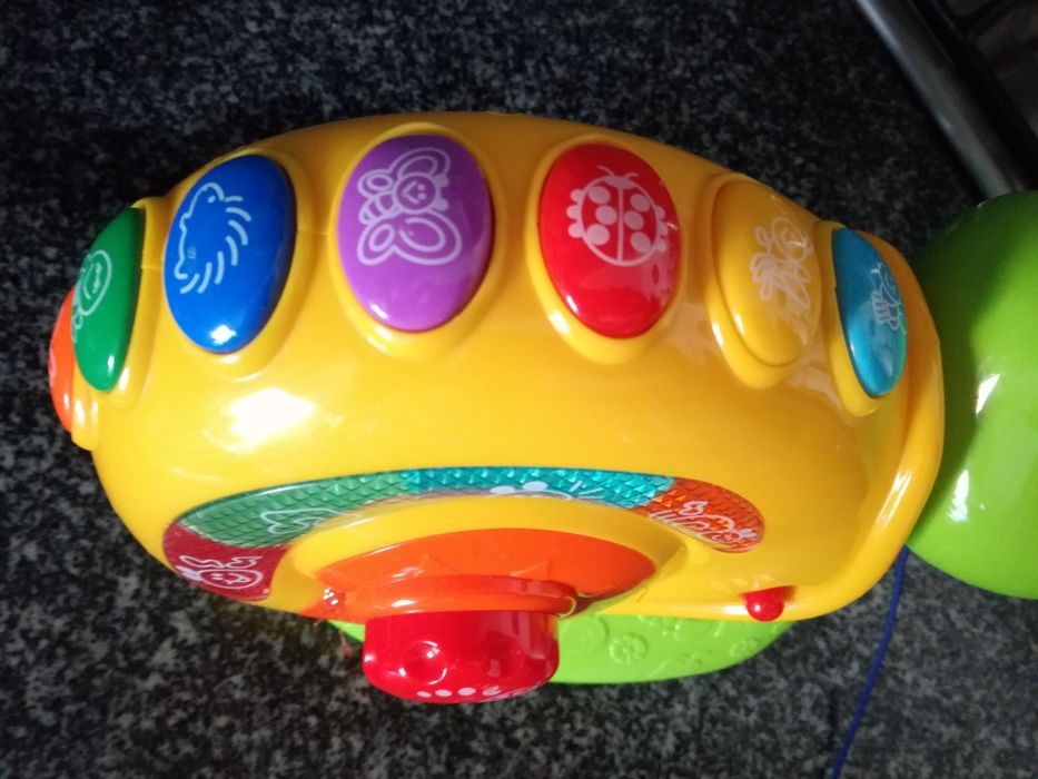 Brinquedo Chico (caracol musical com rodas)