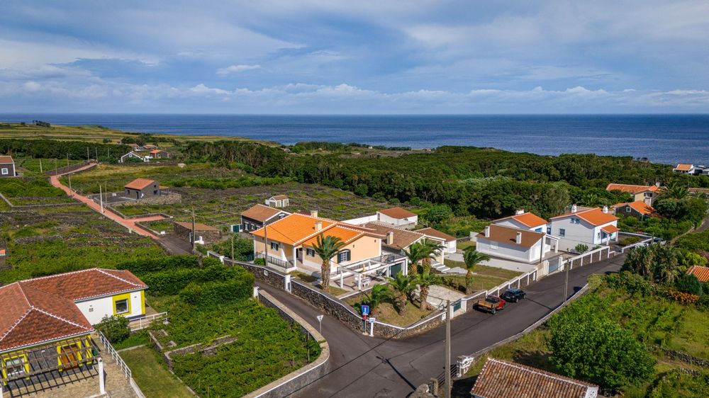 MORADIA T3+T1-Biscoitos-Ilha Terceira-Açores
