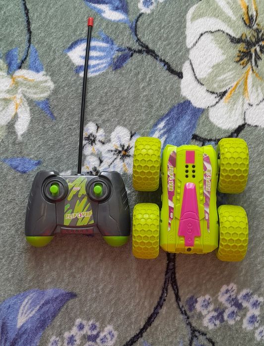 Машинка на радіокеруванні One Two Fun Flip over