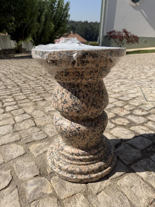 Pedestal de granito