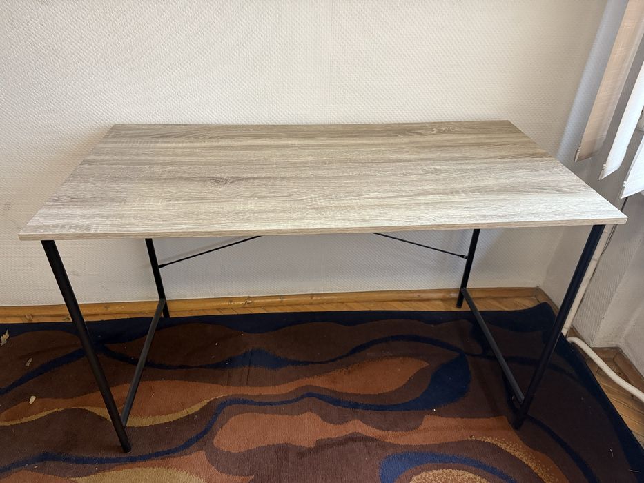 Duzy stol do biura salonu