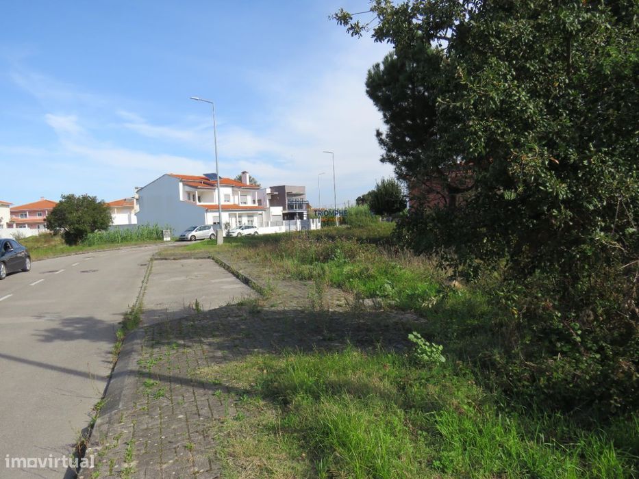 Lote de Terreno Urbano nas Gaeiras 388 m² — Marinha Grande, Leiria
