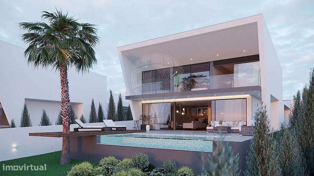 Moradia T4 para venda