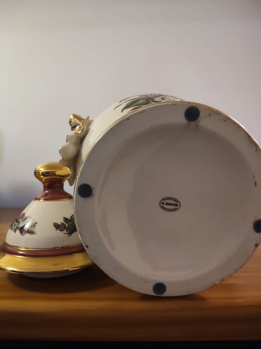 Pote lindíssimo de porcelana S.Bento
