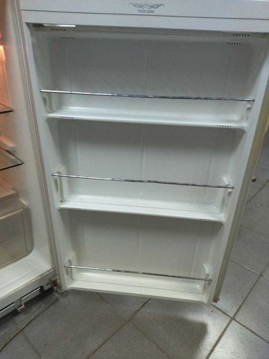 Продам  робочий холодильник з можливою доставкою
