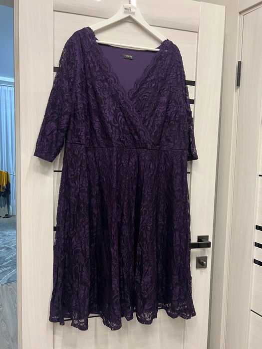 Сукня святкова мереживна на більші розміри фіолетова