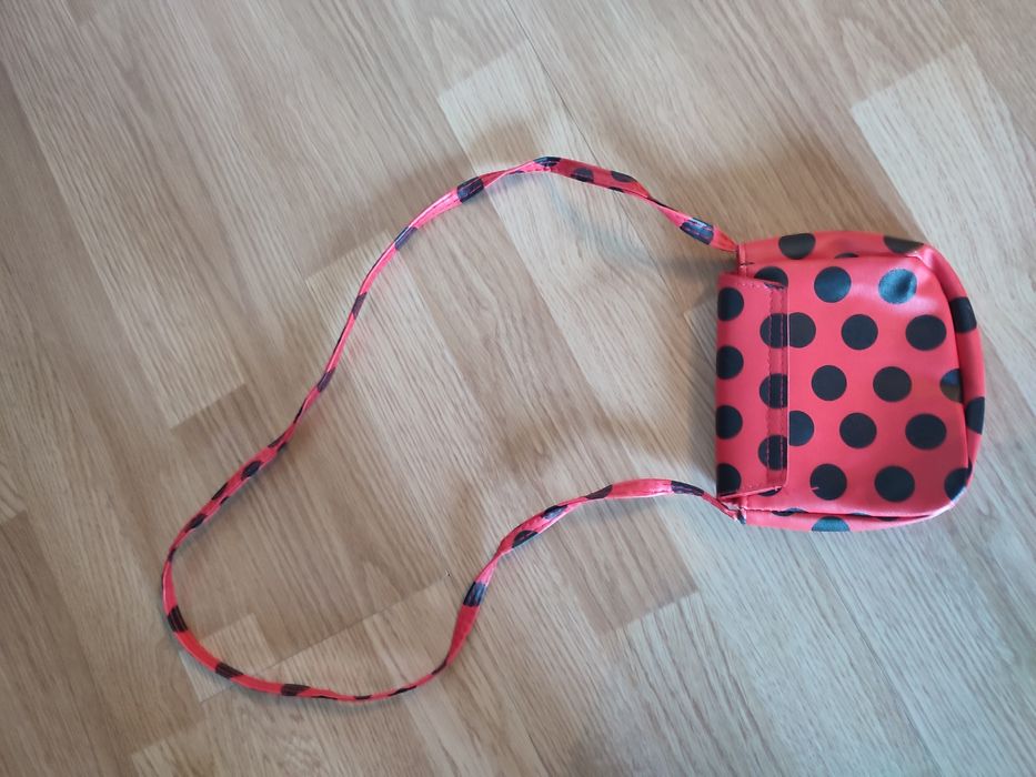 Torebka z postacią z bajki biedronka i czarny kot kot