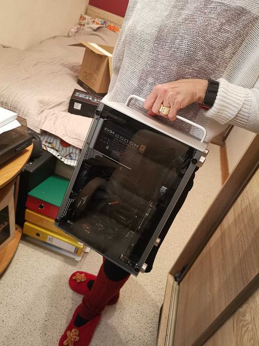 KOMPUTER PC - mały zgrabny SFF A4 aluminium/szkło.