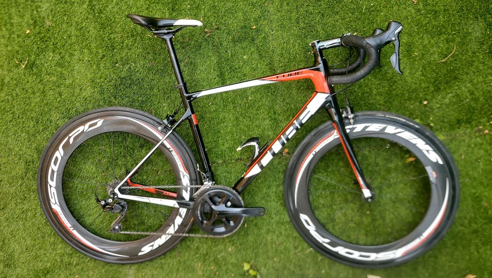 Cube Attain Carbono t56