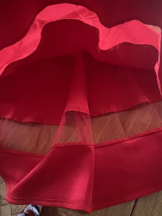 Гарна сукенька червона