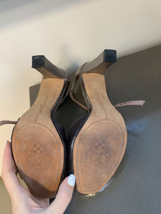 Босоножки Vince Camuto кожаные с мехом 40-41