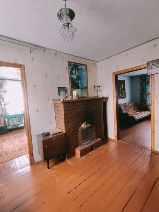 Бабинці-продам цегляний капітальний будинок в центрі селища !